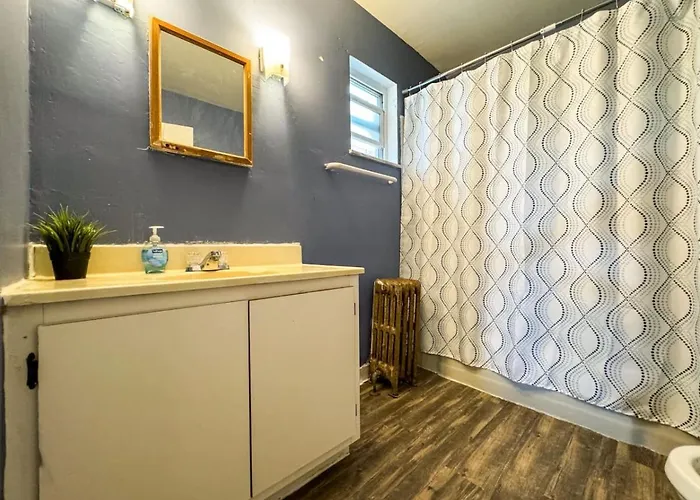 6 Beds Sofa Bed Sleeps 8 Spacious Crew Housing
