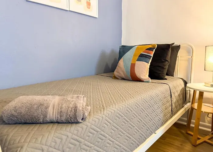 Apartment 6 Beds Sofa Bed Sleeps 8 Spacious Crew Housing Pittsburgh