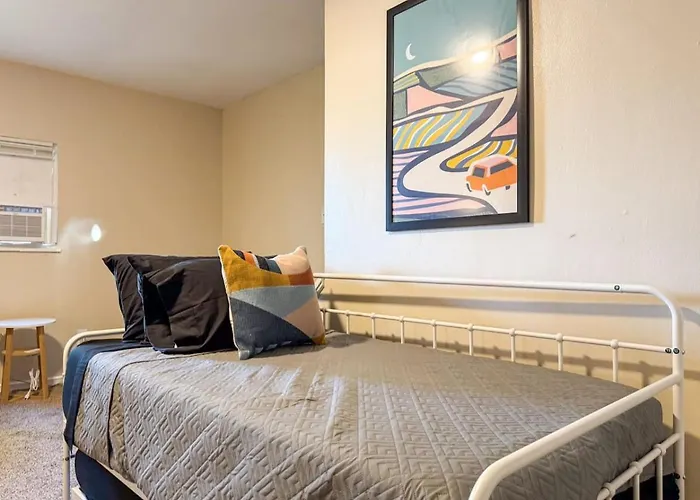 Apartment 6 Beds Sofa Bed Sleeps 8 Spacious Crew Housing *